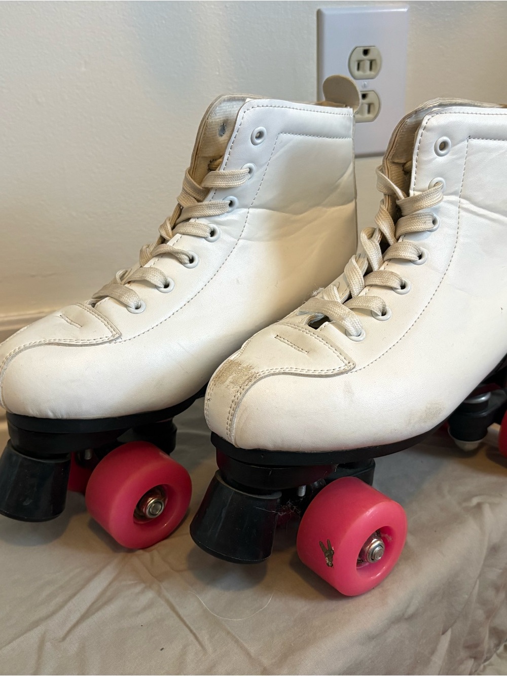 White Retro Quad Roller Skates with Pink Wheels